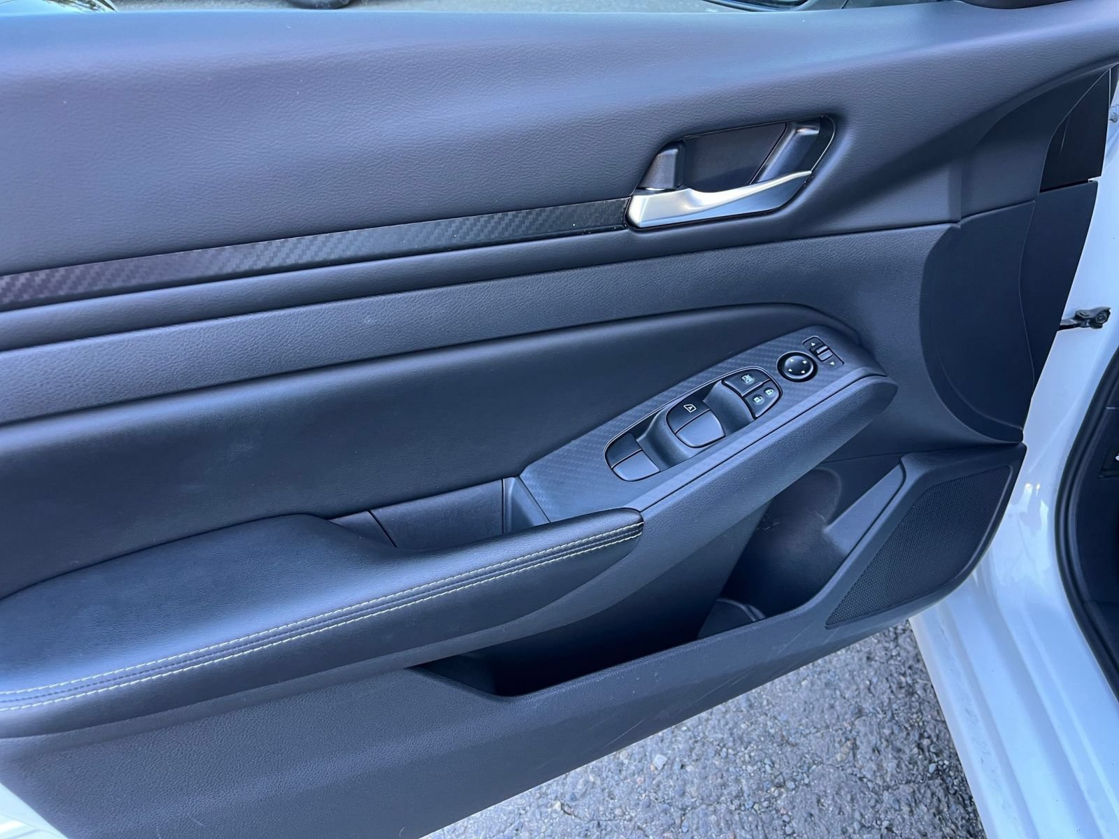 Used 2025 Nissan Altima 2.5 SV FWD image 18
