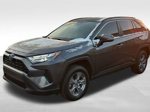 Used 2022 Toyota RAV4 XLE image 2