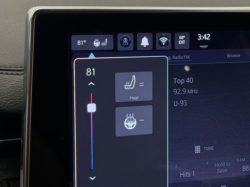 Used 2025 Jeep Compass Limited image 28