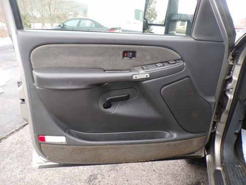 Used 2003 Chevrolet Silverado 2500 LS w/ Skid Plate Package image 12