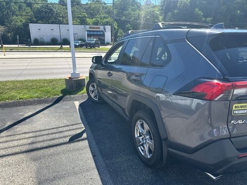 Used 2022 Toyota RAV4 XLE AWD/4WD image 9