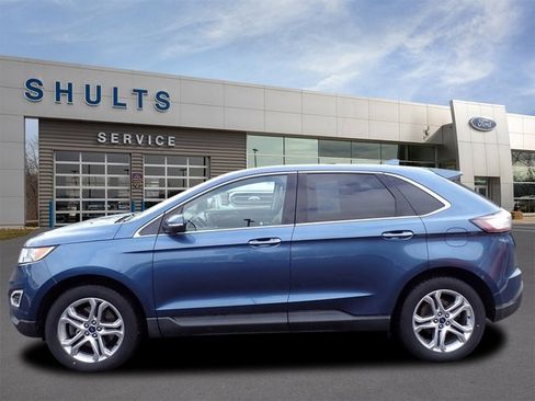 Used 2018 Ford Edge Titanium image 2