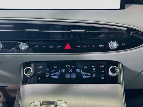 Certified 2026 Genesis GV70 2.5T Advanced AWD/4WD image 14