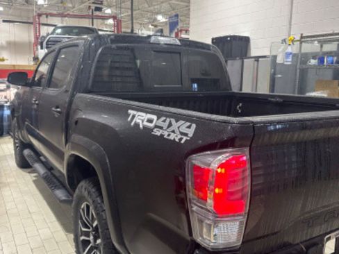 Used 2023 Toyota Tacoma TRD Sport w/ Advanced Technology Package image 9