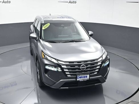 Used 2025 Nissan Rogue SL FWD image 46