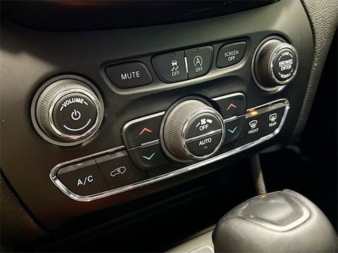 Used 2021 Jeep Cherokee Trailhawk w/ Sun, Sound & Nav Group image 14