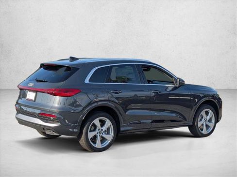 Used 2025 Audi Q5 Premium Plus w/ Premium Plus AWD/4WD image 2