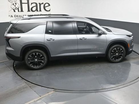 New 2026 Chevrolet Traverse LT w/ Sun and Wheel Package FWD image 18