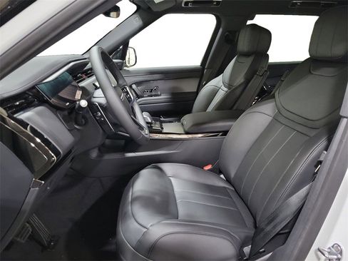 New 2025 Land Rover Range Rover Sport SE image 13