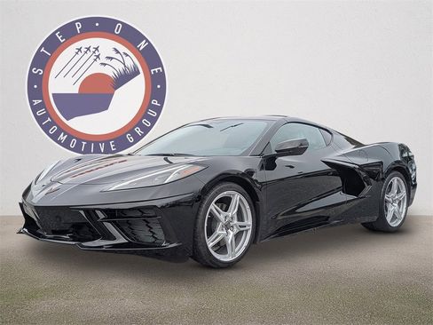 Used 2021 Chevrolet Corvette Stingray Coupe w/ 1LT image 2