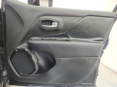 Used 2016 Jeep Renegade Latitude image 19