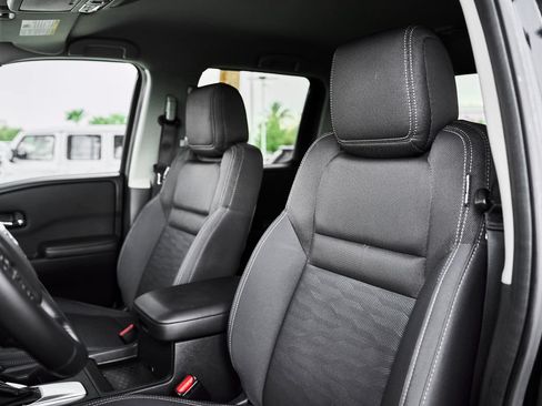 Used 2024 Nissan Frontier SV w/ SV Convenience Package RWD image 17