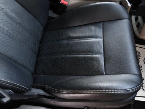 Used 2014 Chrysler Town & Country Touring-L w/ Driver Convenience Group image 30