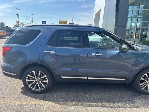 Used 2018 Ford Explorer Platinum AWD/4WD image 6