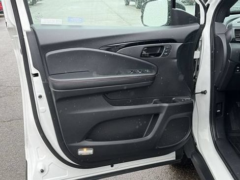 Used 2024 Honda Passport Black Edition image 8