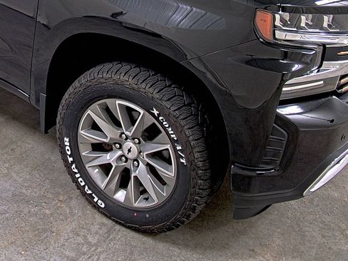 Used 2021 Chevrolet Silverado 1500 High Country w/ Technology Package image 14