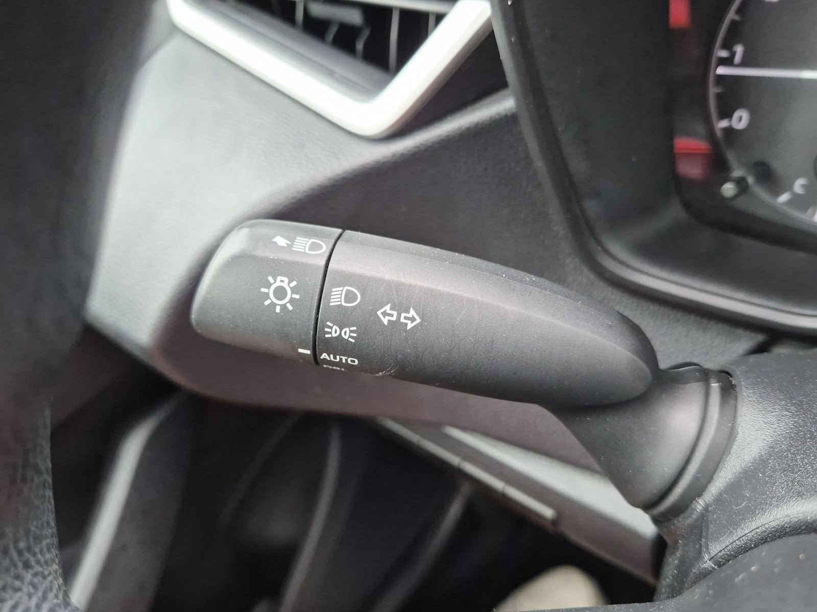 Used 2025 Toyota Corolla LE FWD image 16