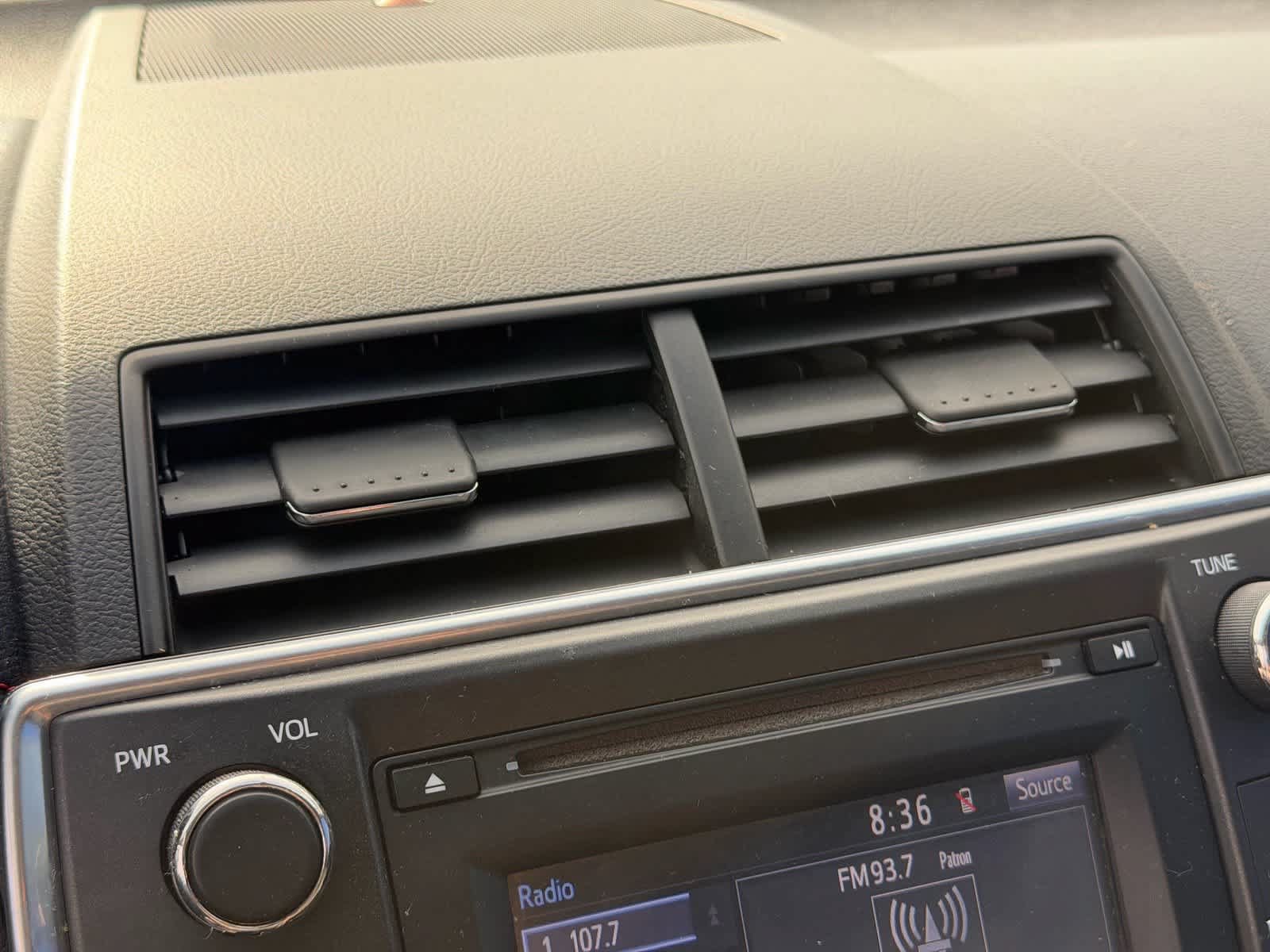 Used 2017 Toyota Camry SE w/ Moonroof Package FWD image 19