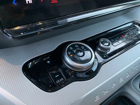 Used 2025 Ford Expedition Active image 28