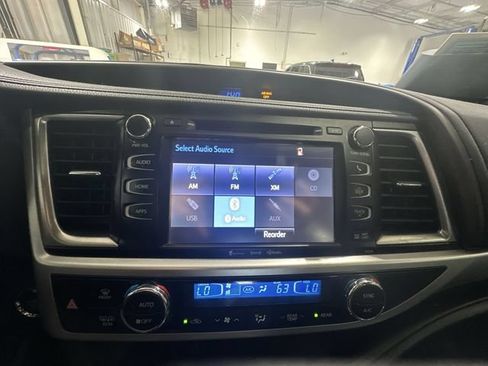 Used 2017 Toyota Highlander XLE AWD/4WD image 16