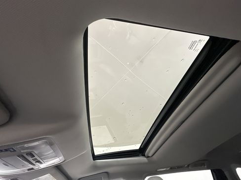 Used 2017 Toyota Highlander AWD V6 image 22