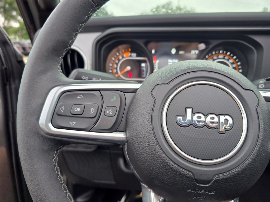 Used 2026 Jeep Wrangler Unlimited Sahara AWD/4WD image 18