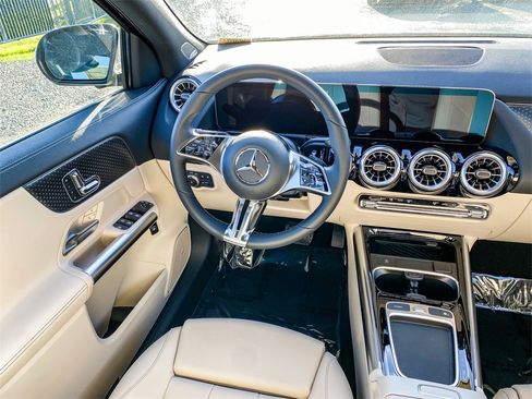 New 2025 Mercedes-Benz GLA 250 4MATIC image 13