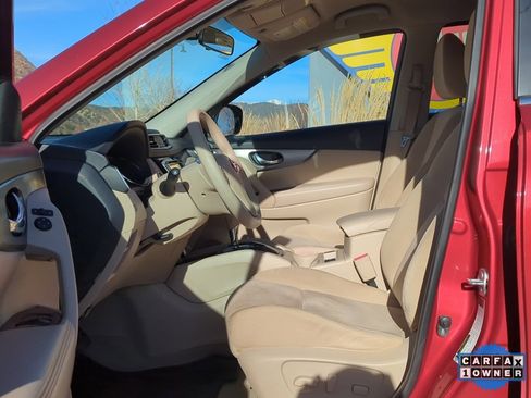 Used 2015 Nissan Rogue SV w/ SV Premium Package image 2