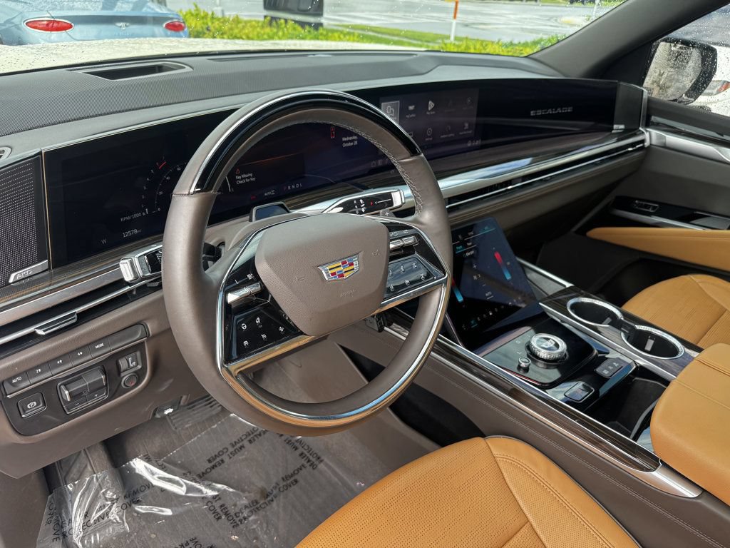 Used 2025 Cadillac Escalade Premium Luxury AWD/4WD image 9