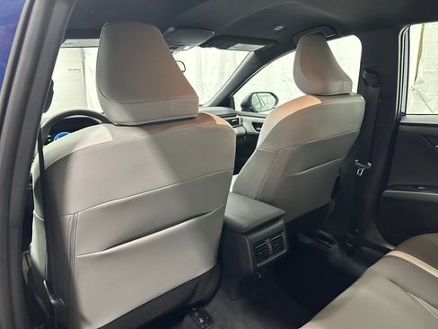 Used 2025 Toyota Camry SE image 49