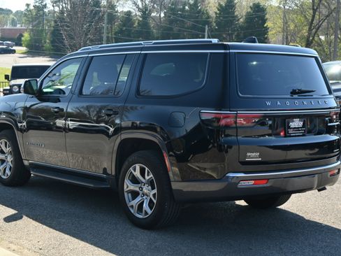 Used 2022 Jeep Wagoneer Series II image 12