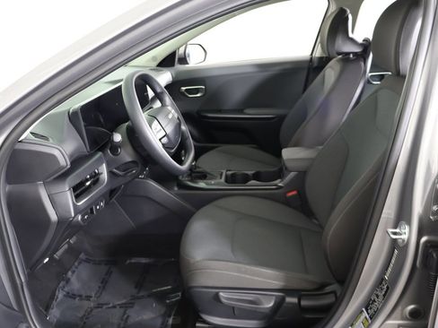 Used 2025 Kia K4 LXS image 28