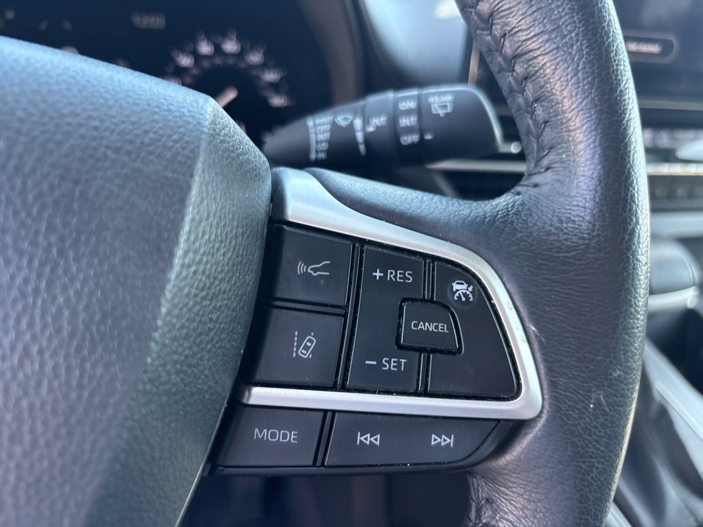 Used 2025 Toyota Sienna XLE FWD image 23