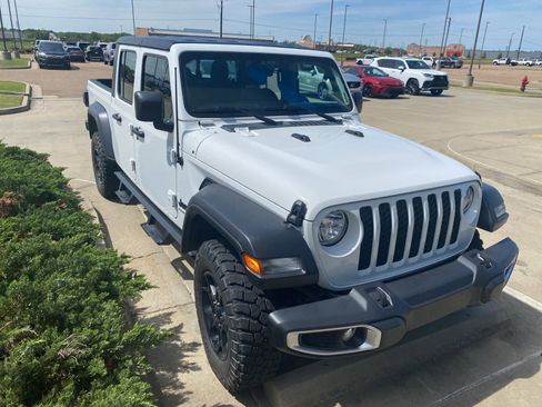 Used 2023 Jeep Gladiator Sport w/ Trailer Tow Package image 3
