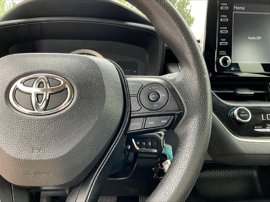 Used 2021 Toyota Corolla LE FWD image 15
