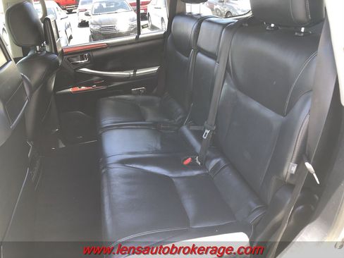 Used 2015 Lexus LX 570 4WD w/ Luxury Package image 18