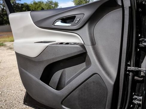Used 2020 Chevrolet Equinox LS image 18