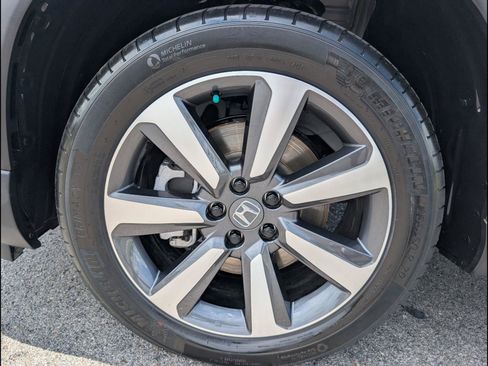 Used 2025 Honda Pilot Touring image 20