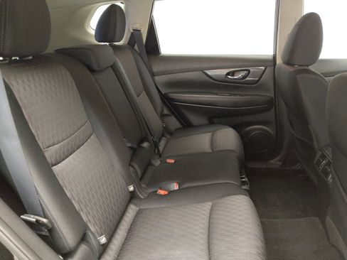 Used 2017 Nissan Rogue SV image 19