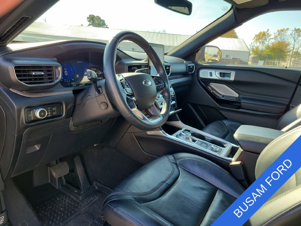Used 2023 Ford Explorer Platinum w/ Technology Package AWD/4WD image 16