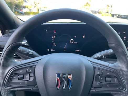 Used 2025 Buick Envista Preferred image 27