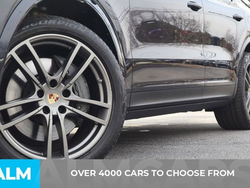 Used 2023 Porsche Cayenne S Platinum w/ Assistance Package image 3