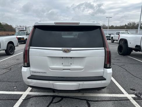 Used 2016 Cadillac Escalade Premium image 3