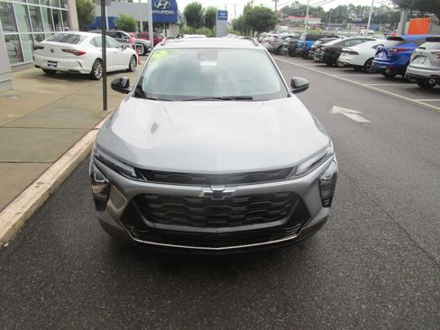 Used 2025 Chevrolet Trax ACTIV w/ Sunroof Package FWD image 3