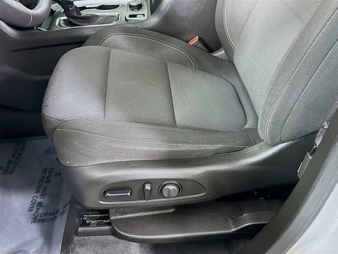 Used 2021 Chevrolet Traverse LT image 23