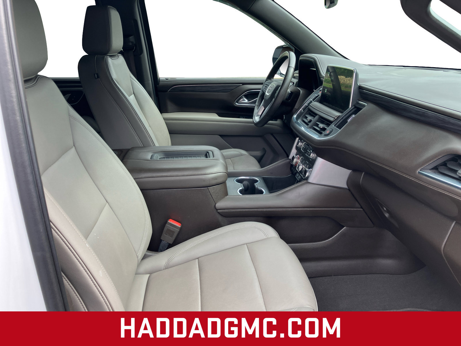 Certified 2022 GMC Yukon SLT w/ SLT Luxury Package AWD/4WD image 8