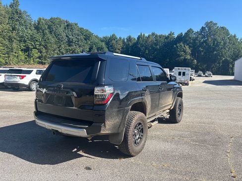 Used 2018 Toyota 4Runner TRD Off-Road AWD/4WD image 5