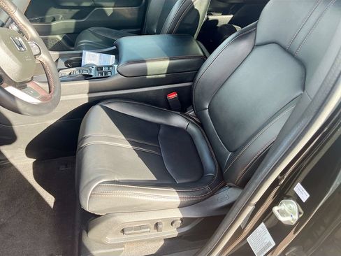 Used 2025 Honda Pilot TrailSport image 18