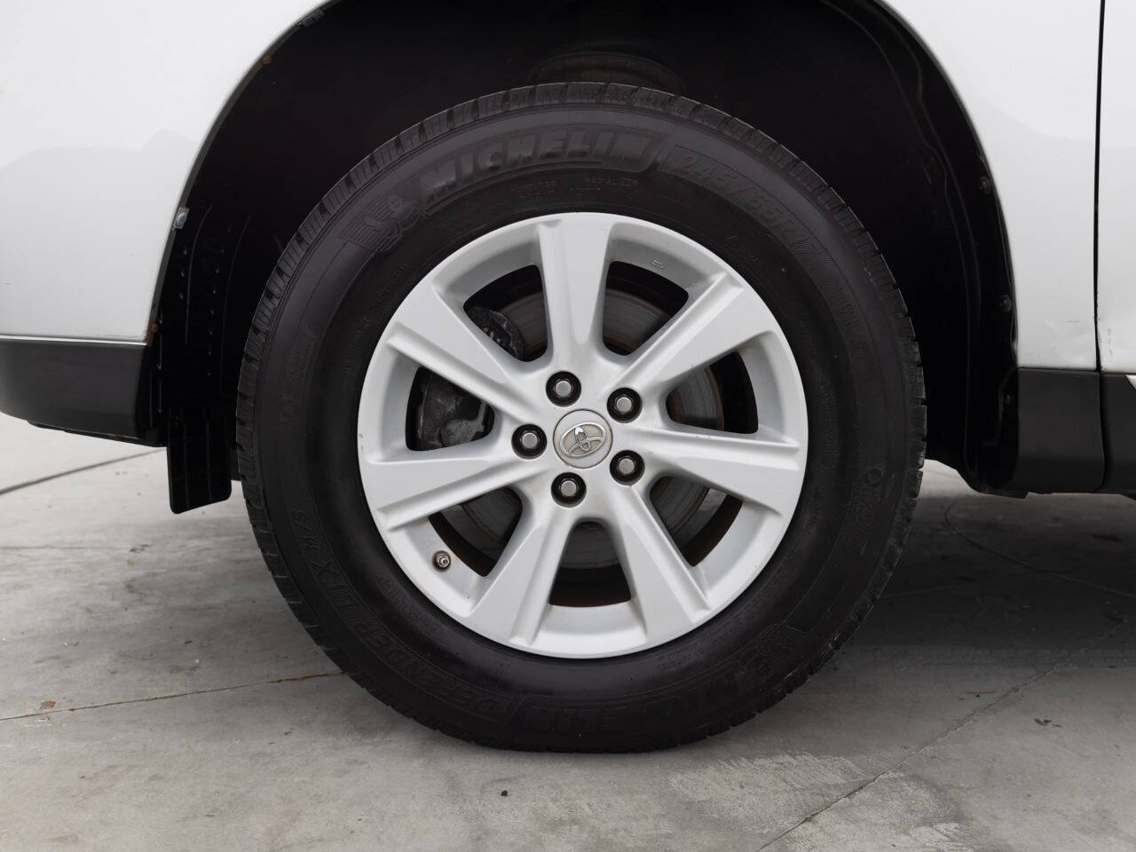 Used 2013 Toyota Highlander FWD w/ Cold Weather Pkg image 17