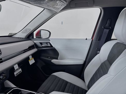 New 2026 Mitsubishi Outlander SE image 20